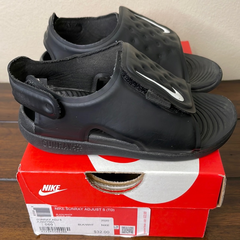 Nike Sunray Adjust Sandals. Size 8c